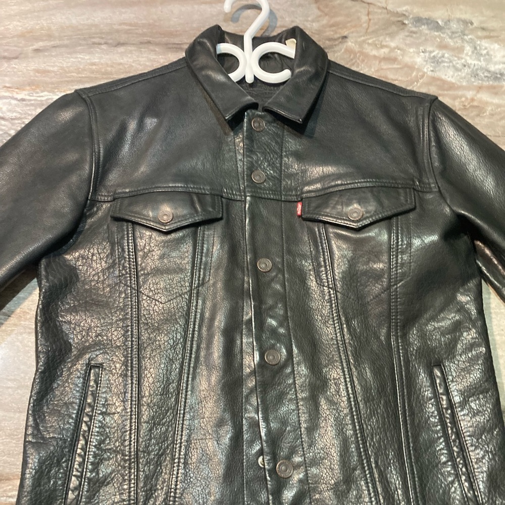 Levi’s medium black trucker Leather jacket !!
